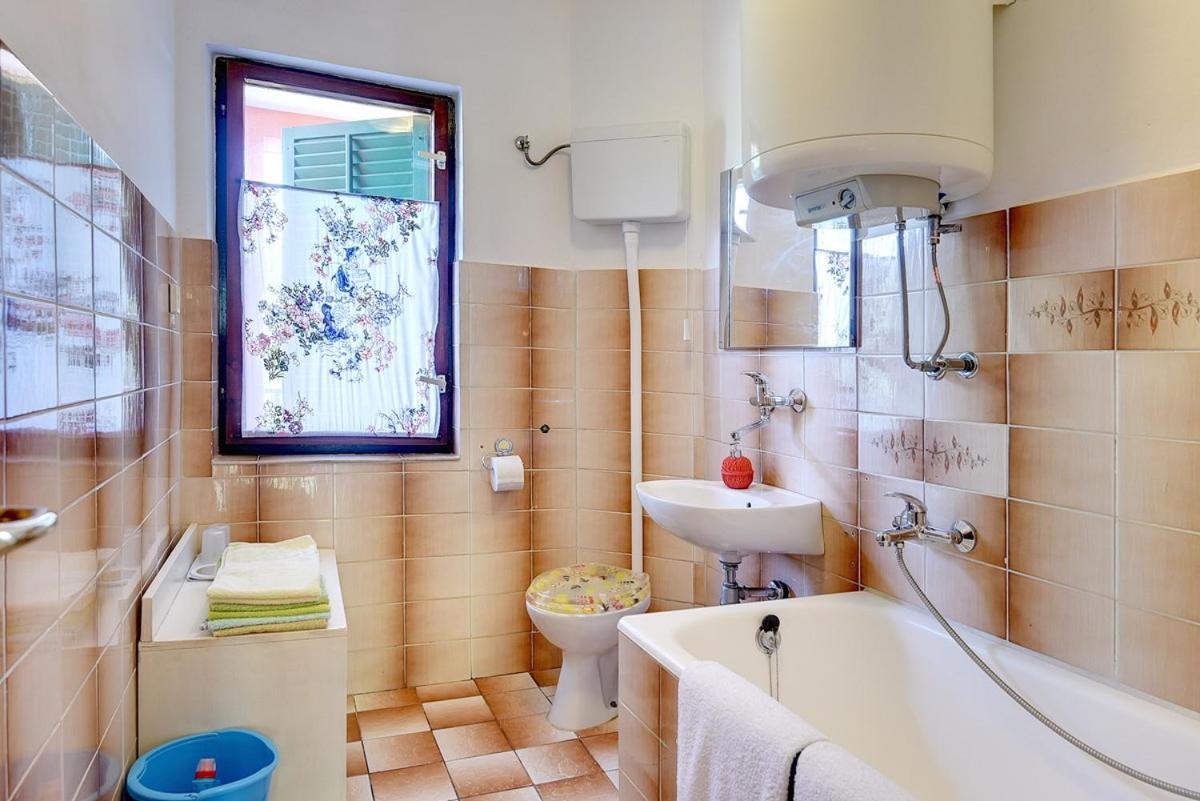 Apartment Milat Banjole Exterior photo