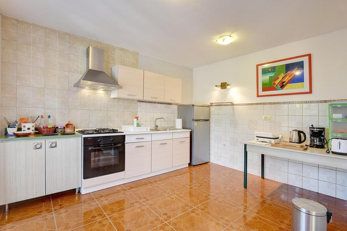 Apartment Milat Banjole Exterior photo